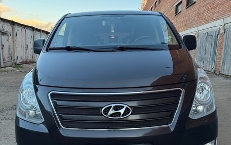 Hyundai H-1 II рестайлинг, 2016 год, 2 700 000 рублей, 2 фотография