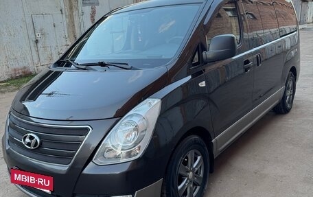Hyundai H-1 II рестайлинг, 2016 год, 2 700 000 рублей, 4 фотография