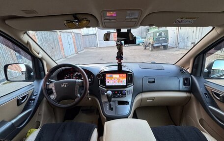 Hyundai H-1 II рестайлинг, 2016 год, 2 700 000 рублей, 18 фотография
