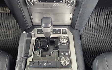 Toyota Land Cruiser 200, 2020 год, 7 750 000 рублей, 10 фотография