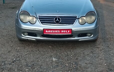 Mercedes-Benz C-Класс, 2003 год, 590 000 рублей, 1 фотография
