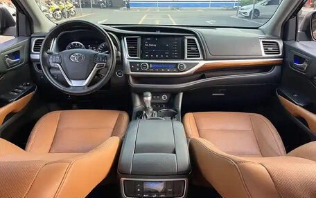 Toyota Highlander III, 2021 год, 2 980 000 рублей, 7 фотография