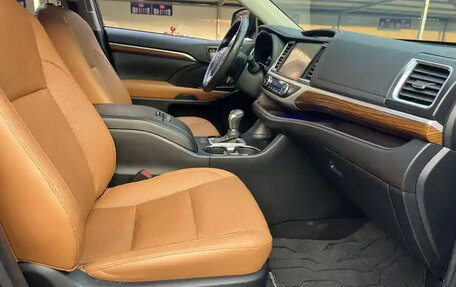 Toyota Highlander III, 2021 год, 2 980 000 рублей, 14 фотография