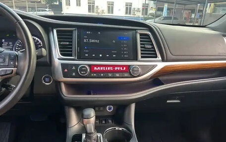 Toyota Highlander III, 2021 год, 2 980 000 рублей, 9 фотография