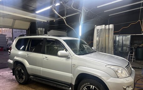 Toyota Land Cruiser Prado 120 рестайлинг, 2004 год, 1 560 000 рублей, 14 фотография