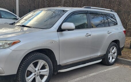 Toyota Highlander III, 2012 год, 1 745 000 рублей, 1 фотография