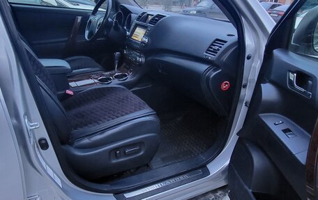 Toyota Highlander III, 2012 год, 1 745 000 рублей, 12 фотография