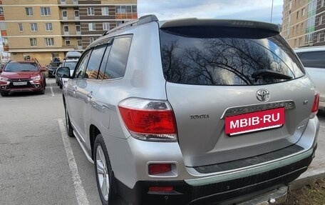 Toyota Highlander III, 2012 год, 1 745 000 рублей, 6 фотография