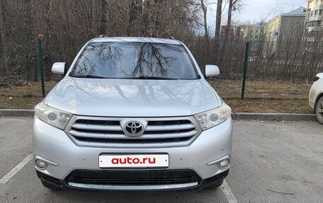 Toyota Highlander III, 2012 год, 1 745 000 рублей, 2 фотография