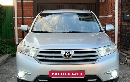 Toyota Highlander III, 2012 год, 2 200 000 рублей, 3 фотография