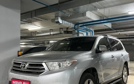 Toyota Highlander III, 2012 год, 2 200 000 рублей, 2 фотография
