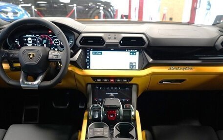 Lamborghini Urus I, 2025 год, 55 000 000 рублей, 9 фотография