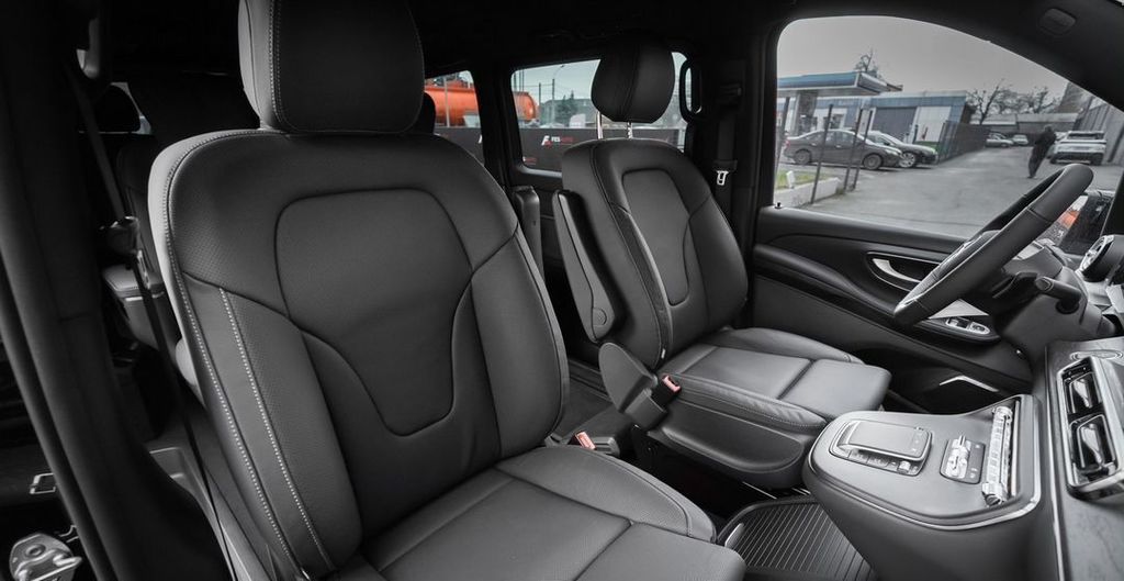 Mercedes-Benz V-Класс, 2024 год, 15 490 000 рублей, 21 фотография