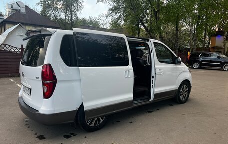 Hyundai Grand Starex Grand Starex I рестайлинг 2, 2018 год, 3 400 000 рублей, 4 фотография