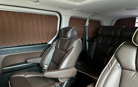 Hyundai Grand Starex Grand Starex I рестайлинг 2, 2018 год, 3 400 000 рублей, 9 фотография