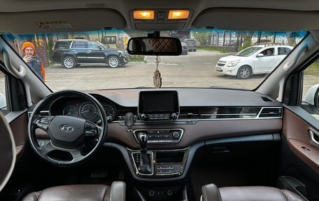 Hyundai Grand Starex Grand Starex I рестайлинг 2, 2018 год, 3 400 000 рублей, 6 фотография