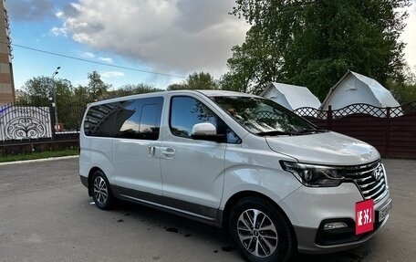 Hyundai Grand Starex Grand Starex I рестайлинг 2, 2018 год, 3 400 000 рублей, 5 фотография