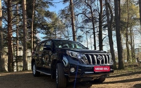Toyota Land Cruiser Prado 150 рестайлинг 2, 2015 год, 3 895 000 рублей, 10 фотография