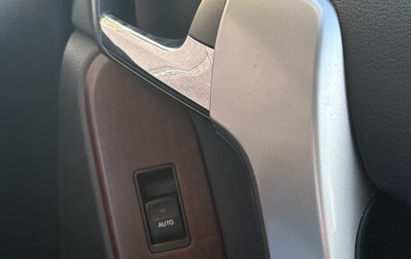 Toyota Land Cruiser Prado 150 рестайлинг 2, 2015 год, 3 895 000 рублей, 19 фотография