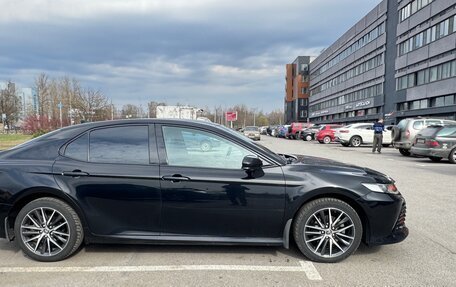 Toyota Camry, 2021 год, 2 700 000 рублей, 3 фотография