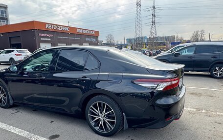 Toyota Camry, 2021 год, 2 700 000 рублей, 4 фотография