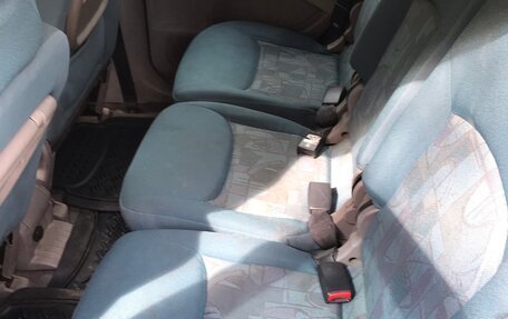 Nissan Almera Tino i, 2001 год, 250 000 рублей, 19 фотография