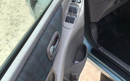 Nissan Almera Tino i, 2001 год, 250 000 рублей, 15 фотография