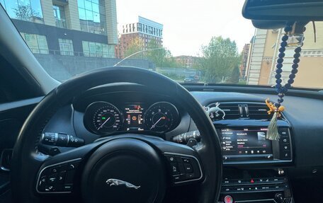 Jaguar XE I рестайлинг, 2015 год, 1 950 000 рублей, 11 фотография