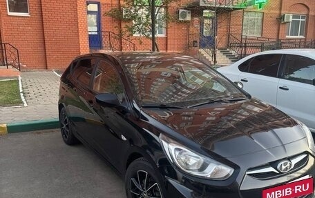 Hyundai Solaris II рестайлинг, 2012 год, 830 000 рублей, 2 фотография