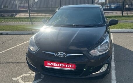 Hyundai Solaris II рестайлинг, 2012 год, 830 000 рублей, 3 фотография