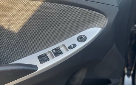 Hyundai Solaris II рестайлинг, 2012 год, 830 000 рублей, 21 фотография