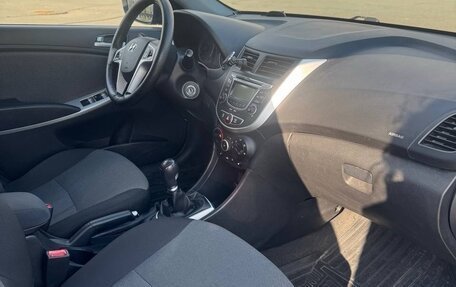 Hyundai Solaris II рестайлинг, 2012 год, 830 000 рублей, 17 фотография