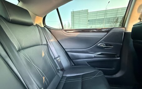 Lexus ES VII, 2018 год, 4 000 000 рублей, 13 фотография