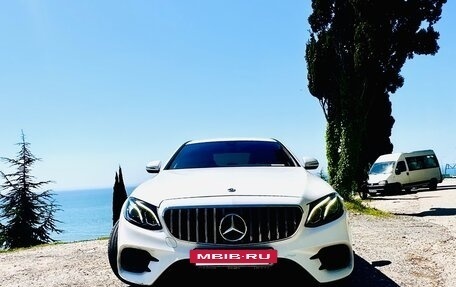 Mercedes-Benz E-Класс, 2019 год, 1 700 000 рублей, 2 фотография