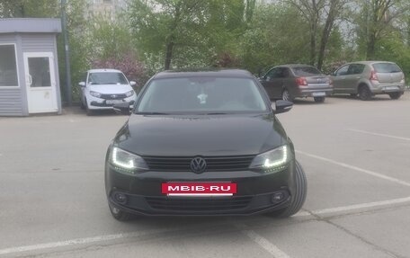 Volkswagen Jetta VI, 2013 год, 1 299 000 рублей, 2 фотография