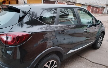 Renault Kaptur I рестайлинг, 2017 год, 1 700 000 рублей, 28 фотография