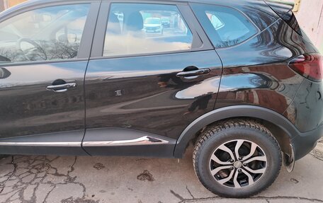 Renault Kaptur I рестайлинг, 2017 год, 1 700 000 рублей, 34 фотография