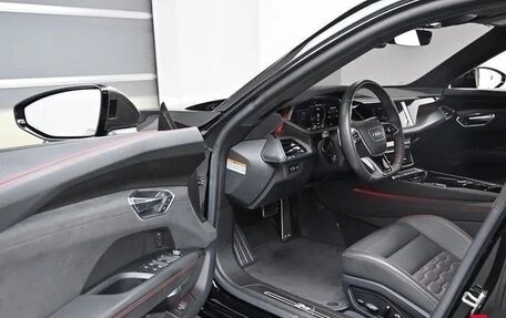 Audi RS e-tron GT, 2021 год, 10 170 000 рублей, 15 фотография