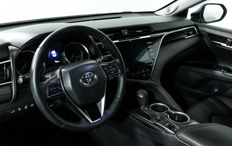 Toyota Camry, 2018 год, 2 650 000 рублей, 11 фотография