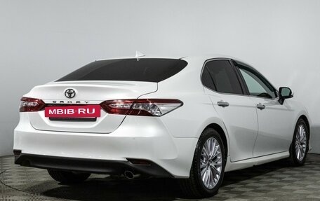 Toyota Camry, 2018 год, 2 650 000 рублей, 5 фотография