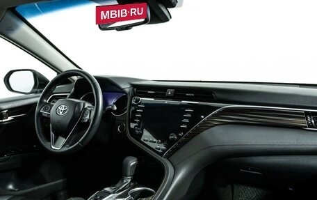 Toyota Camry, 2018 год, 2 650 000 рублей, 9 фотография