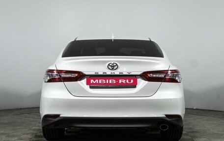 Toyota Camry, 2018 год, 2 650 000 рублей, 6 фотография