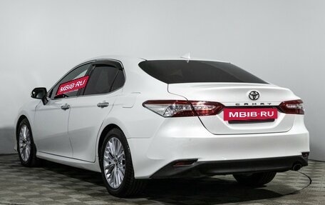 Toyota Camry, 2018 год, 2 650 000 рублей, 7 фотография