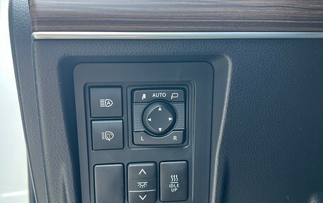 Toyota Land Cruiser Prado 150 рестайлинг 2, 2019 год, 6 200 000 рублей, 8 фотография