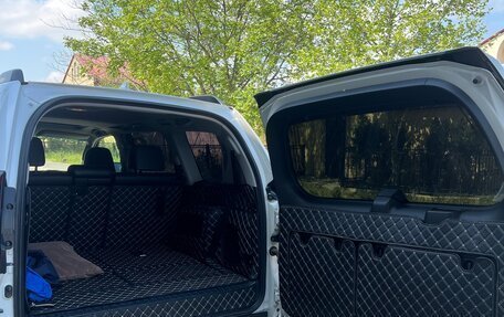 Toyota Land Cruiser Prado 150 рестайлинг 2, 2019 год, 6 200 000 рублей, 12 фотография