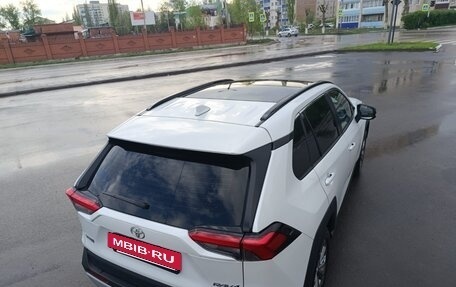 Toyota RAV4, 2024 год, 4 250 000 рублей, 3 фотография