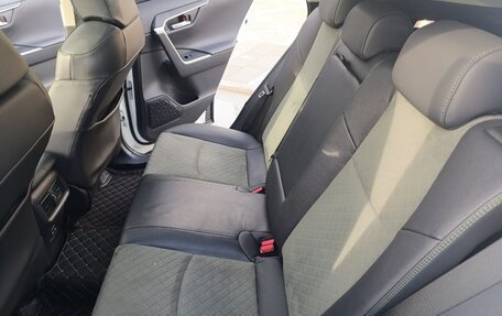 Toyota RAV4, 2024 год, 4 250 000 рублей, 12 фотография