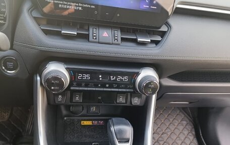 Toyota RAV4, 2024 год, 4 250 000 рублей, 11 фотография
