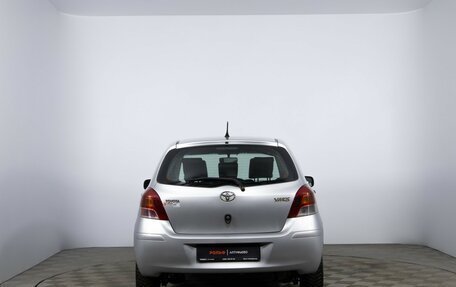 Toyota Yaris III рестайлинг, 2009 год, 630 000 рублей, 6 фотография