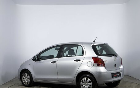 Toyota Yaris III рестайлинг, 2009 год, 630 000 рублей, 7 фотография